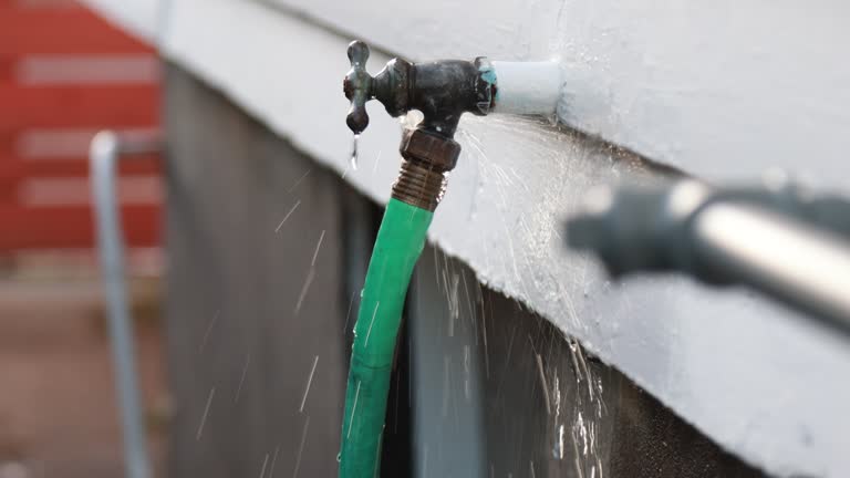 Affordable siding repair and maintenance services in Ferndale, MI